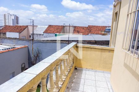 Casa à venda com 240m², 2 quartos e 2 vagas Casa à venda com 240m², 2 quartos e 2 vagasSobrado - Varanda