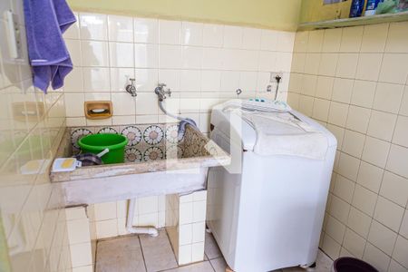 Casa à venda com 240m², 2 quartos e 2 vagas Casa à venda com 240m², 2 quartos e 2 vagasSobrado - Lavanderia