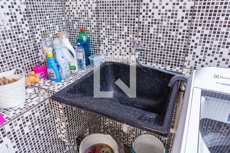 Casa à venda com 240m², 2 quartos e 2 vagas Casa à venda com 240m², 2 quartos e 2 vagasLavanderia