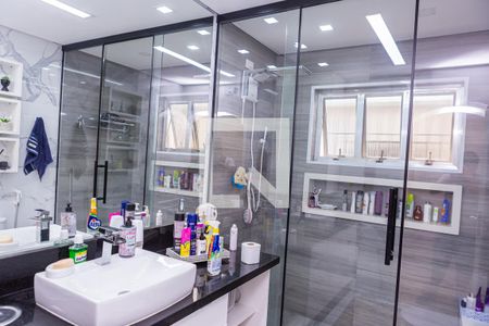 Casa à venda com 240m², 2 quartos e 2 vagas Casa à venda com 240m², 2 quartos e 2 vagasBanheiro