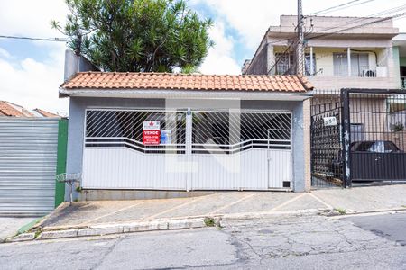 Casa à venda com 240m², 2 quartos e 2 vagas Casa à venda com 240m², 2 quartos e 2 vagasFachada