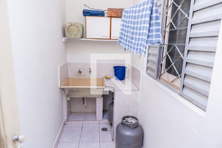 Casa à venda com 240m², 2 quartos e 2 vagas Casa à venda com 240m², 2 quartos e 2 vagasSobrado - Lavanderia