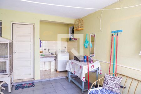 Casa à venda com 240m², 2 quartos e 2 vagas Casa à venda com 240m², 2 quartos e 2 vagasSobrado - Lavanderia