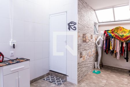 Casa à venda com 240m², 2 quartos e 2 vagas Casa à venda com 240m², 2 quartos e 2 vagasLavanderia