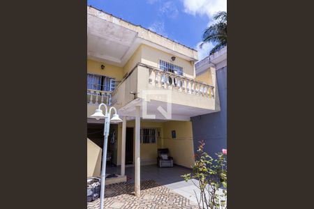 Casa à venda com 240m², 2 quartos e 2 vagas Casa à venda com 240m², 2 quartos e 2 vagasSobrado