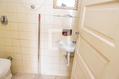 Casa à venda com 240m², 2 quartos e 2 vagas Casa à venda com 240m², 2 quartos e 2 vagasSobrado - banheiro