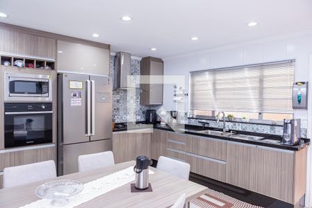 Casa à venda com 240m², 2 quartos e 2 vagas Casa à venda com 240m², 2 quartos e 2 vagasCozinha