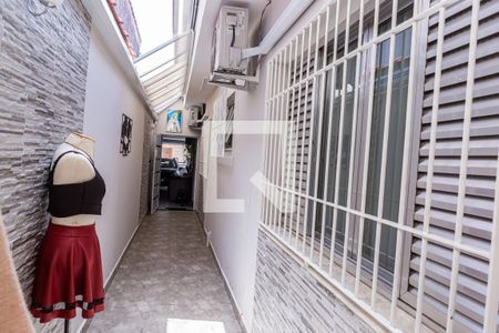 Casa à venda com 240m², 2 quartos e 2 vagas Casa à venda com 240m², 2 quartos e 2 vagascorredor lateral