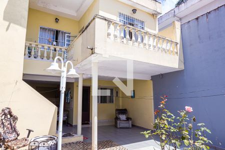 Casa à venda com 240m², 2 quartos e 2 vagas Casa à venda com 240m², 2 quartos e 2 vagasSobrado