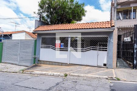 Casa à venda com 240m², 2 quartos e 2 vagas Casa à venda com 240m², 2 quartos e 2 vagasFachada