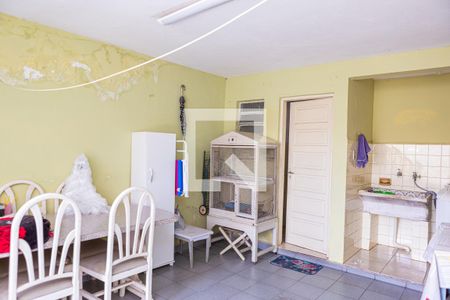 Casa à venda com 240m², 2 quartos e 2 vagas Casa à venda com 240m², 2 quartos e 2 vagasSobrado - Lavanderia