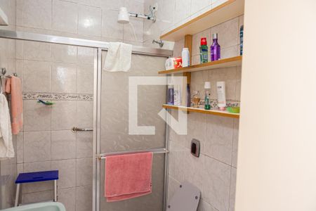 Casa à venda com 240m², 2 quartos e 2 vagas Casa à venda com 240m², 2 quartos e 2 vagasSobrado - Banheiro