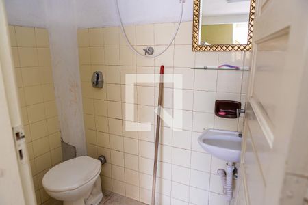 Casa à venda com 240m², 2 quartos e 2 vagas Casa à venda com 240m², 2 quartos e 2 vagasSobrado - banheiro