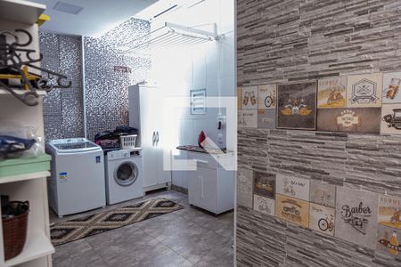 Casa à venda com 240m², 2 quartos e 2 vagas Casa à venda com 240m², 2 quartos e 2 vagasLavanderia