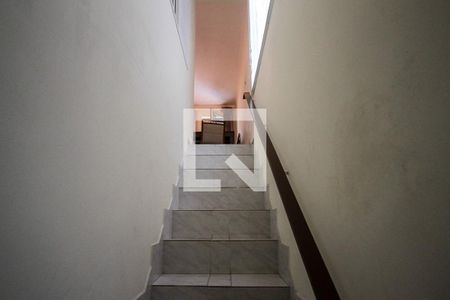 Casa à venda com 230m², 3 quartos e 2 vagas Casa à venda com 230m², 3 quartos e 2 vagasEscada de entrada