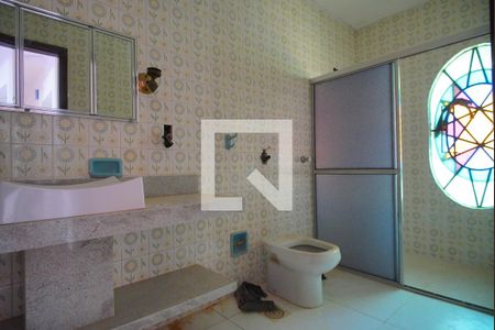 Casa à venda com 250m², 3 quartos e 4 vagasBanheiro Corredor