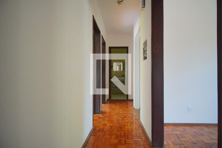 Casa à venda com 250m², 3 quartos e 4 vagasCorredor