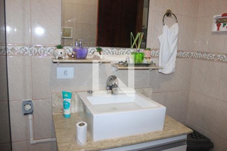 Casa à venda com 223m², 4 quartos e 3 vagasBanheiro 1