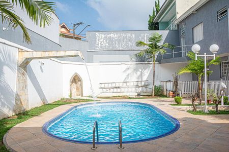 Casa à venda com 353m², 5 quartos e 6 vagas Casa à venda com 353m², 5 quartos e 6 vagasVista do Quarto 1