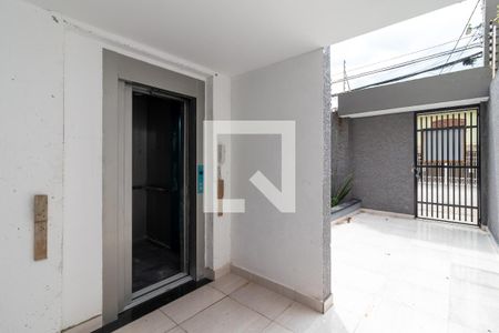 Apartamento à venda com 27m², 1 quarto e sem vagaElevador