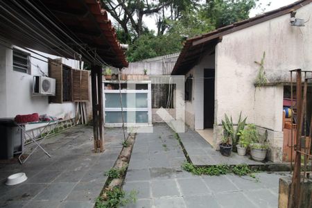 Casa de condomínio à venda com 299m², 3 quartos e 2 vagas Casa de condomínio à venda com 299m², 3 quartos e 2 vagasÁrea externa