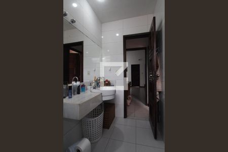 Casa de condomínio à venda com 299m², 3 quartos e 2 vagas Casa de condomínio à venda com 299m², 3 quartos e 2 vagasBanheiro Social 2