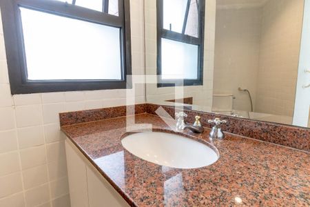 Apartamento à venda com 198m², 3 quartos e 3 vagas Apartamento à venda com 198m², 3 quartos e 3 vagasBanheiro do Quarto 3