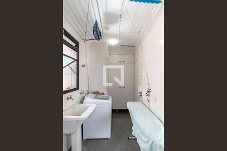 Apartamento à venda com 198m², 3 quartos e 3 vagas Apartamento à venda com 198m², 3 quartos e 3 vagasÁrea de Serviço