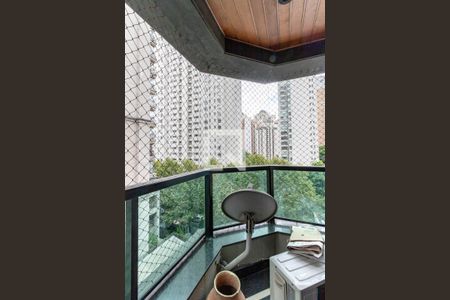 Apartamento à venda com 198m², 3 quartos e 3 vagas Apartamento à venda com 198m², 3 quartos e 3 vagasQuarto 1