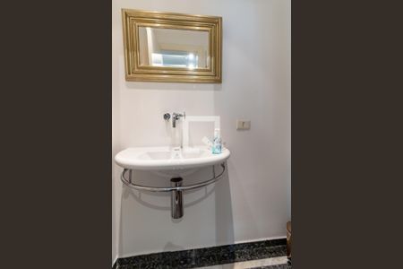 Apartamento à venda com 198m², 3 quartos e 3 vagas Apartamento à venda com 198m², 3 quartos e 3 vagasLavabo