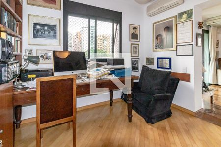 Apartamento à venda com 198m², 3 quartos e 3 vagas Apartamento à venda com 198m², 3 quartos e 3 vagasEscritório