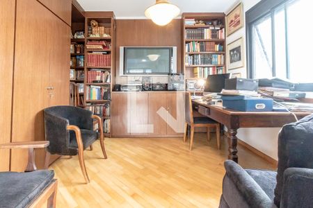 Apartamento à venda com 198m², 3 quartos e 3 vagas Apartamento à venda com 198m², 3 quartos e 3 vagasEscritório