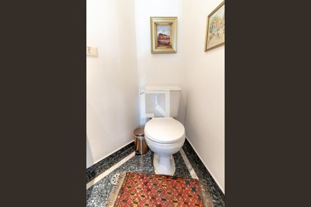 Apartamento à venda com 198m², 3 quartos e 3 vagas Apartamento à venda com 198m², 3 quartos e 3 vagasLavabo