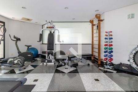 Apartamento à venda com 198m², 3 quartos e 3 vagas Apartamento à venda com 198m², 3 quartos e 3 vagasÁrea comum - Academia