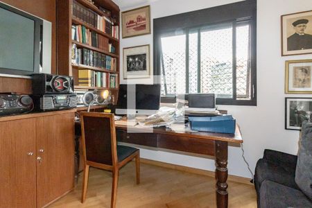 Apartamento à venda com 198m², 3 quartos e 3 vagas Apartamento à venda com 198m², 3 quartos e 3 vagasEscritório