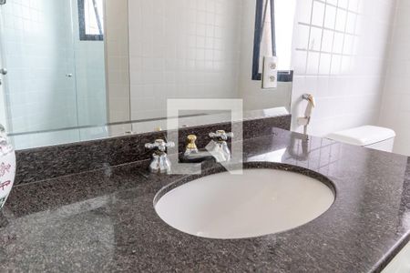 Apartamento à venda com 198m², 3 quartos e 3 vagas Apartamento à venda com 198m², 3 quartos e 3 vagasBanheiro do Quarto 2