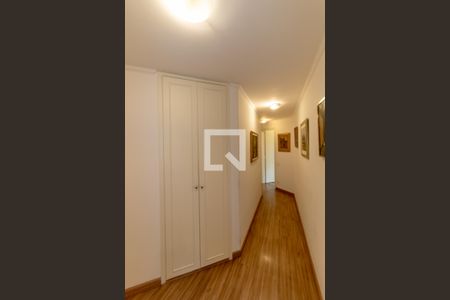 Apartamento à venda com 198m², 3 quartos e 3 vagas Apartamento à venda com 198m², 3 quartos e 3 vagasCorredor