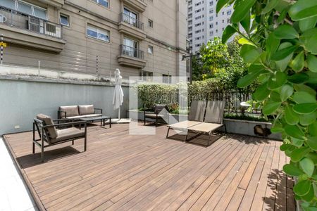 Apartamento à venda com 198m², 3 quartos e 3 vagas Apartamento à venda com 198m², 3 quartos e 3 vagasÁrea comum - Piscina