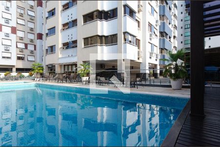 Apartamento para alugar com 262m², 3 quartos e 2 vagas Apartamento para alugar com 262m², 3 quartos e 2 vagasÁrea comum - Piscina