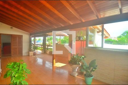 Casa à venda com 340m², 3 quartos e 6 vagasVaranda