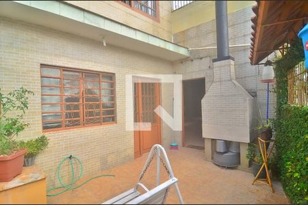 Casa à venda com 340m², 3 quartos e 6 vagasPátio