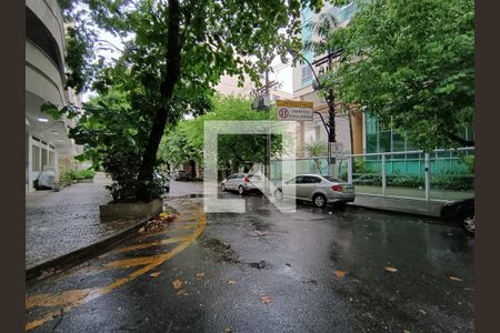 Apartamento à venda com 133m², 2 quartos e 2 vagas Apartamento à venda com 133m², 2 quartos e 2 vagasVista da Rua