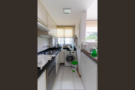 Apartamento à venda com 133m², 2 quartos e 2 vagas Apartamento à venda com 133m², 2 quartos e 2 vagasCozinha