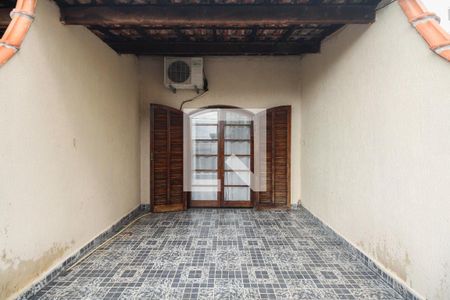 Casa à venda com 212m², 4 quartos e 3 vagas Casa à venda com 212m², 4 quartos e 3 vagasCasa 01 - Varanda Suíte