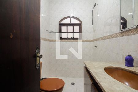 Casa à venda com 212m², 4 quartos e 3 vagas Casa à venda com 212m², 4 quartos e 3 vagasCasa 02 - Banheiro Suíte