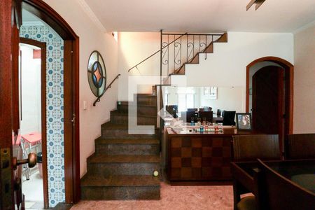 Casa à venda com 203m², 3 quartos e 4 vagasEscada