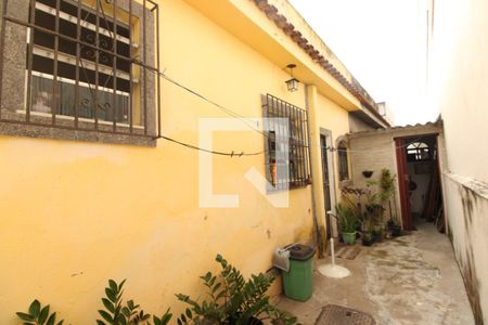 Casa à venda com 300m², 4 quartos e 2 vagasCorredor casa fundos 