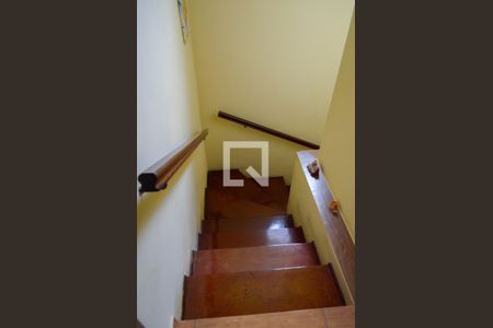 Casa à venda com 190m², 2 quartos e 3 vagas Casa à venda com 190m², 2 quartos e 3 vagasEscada