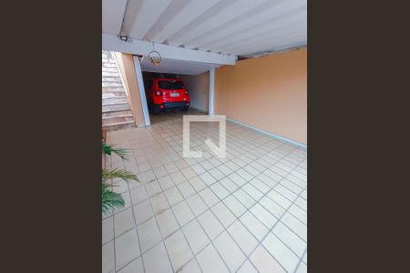 Casa à venda com 190m², 2 quartos e 3 vagas Casa à venda com 190m², 2 quartos e 3 vagasGaragem