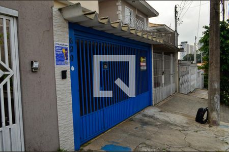 Casa à venda com 190m², 2 quartos e 3 vagas Casa à venda com 190m², 2 quartos e 3 vagasFachada